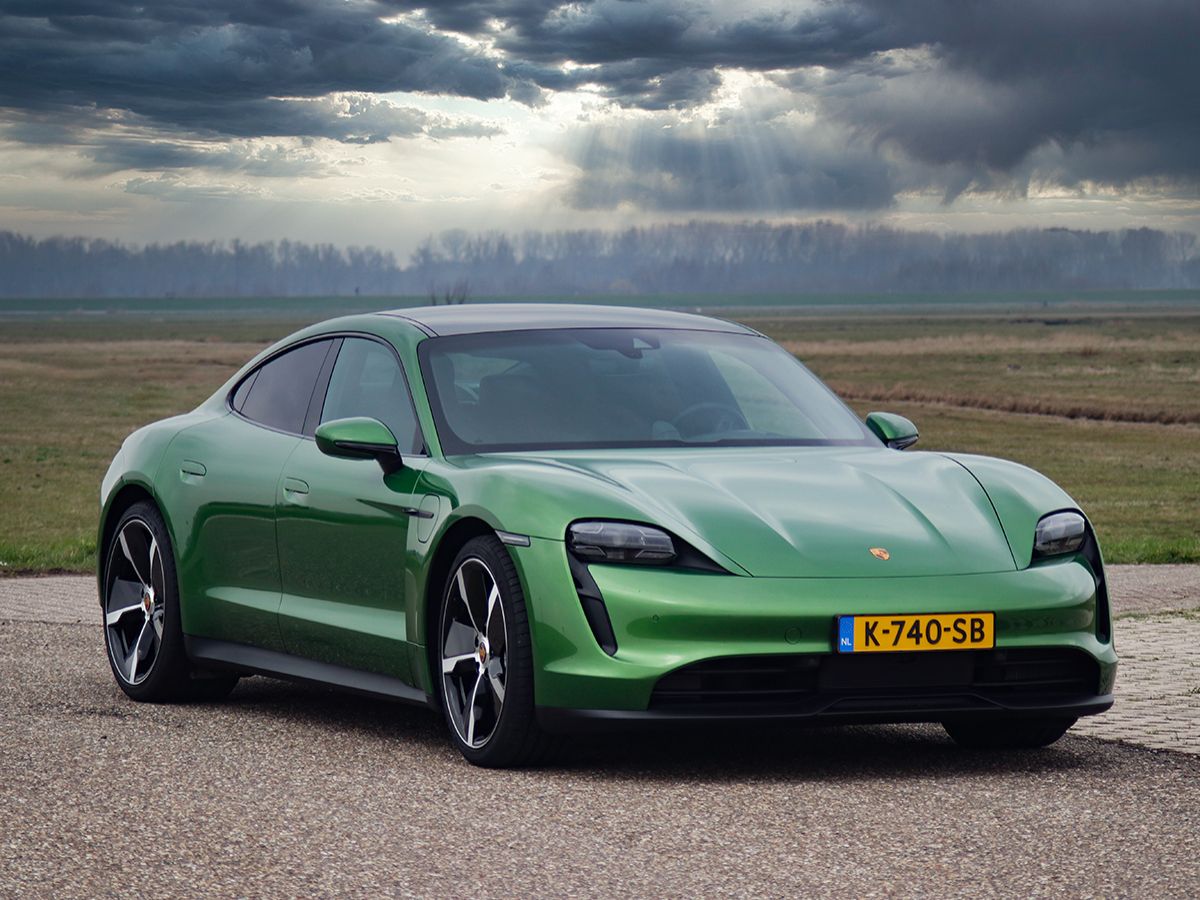 Porsche Taycan 4S-green_lourens Magazine